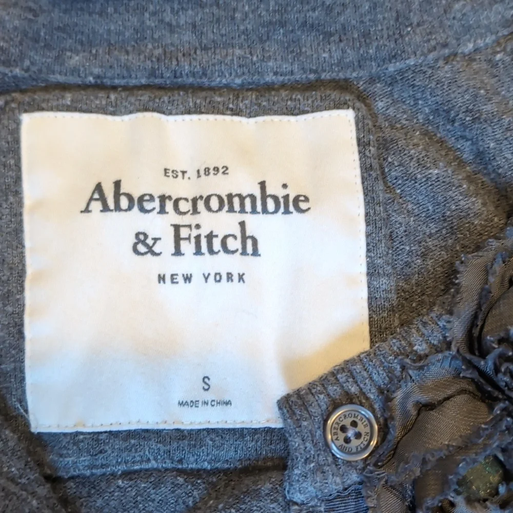 ⭐2/$20 Abercrombie & Fitch Gray Cardigan - Picture 6 of 6